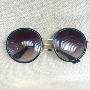 Gucci sunglasses needs to be adjusted used with marks